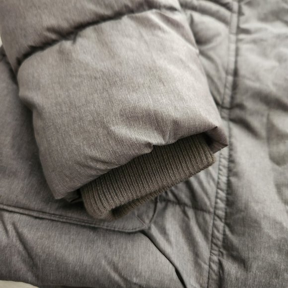 NWT GAP PUFFER JACKET - Picture 5 of 5